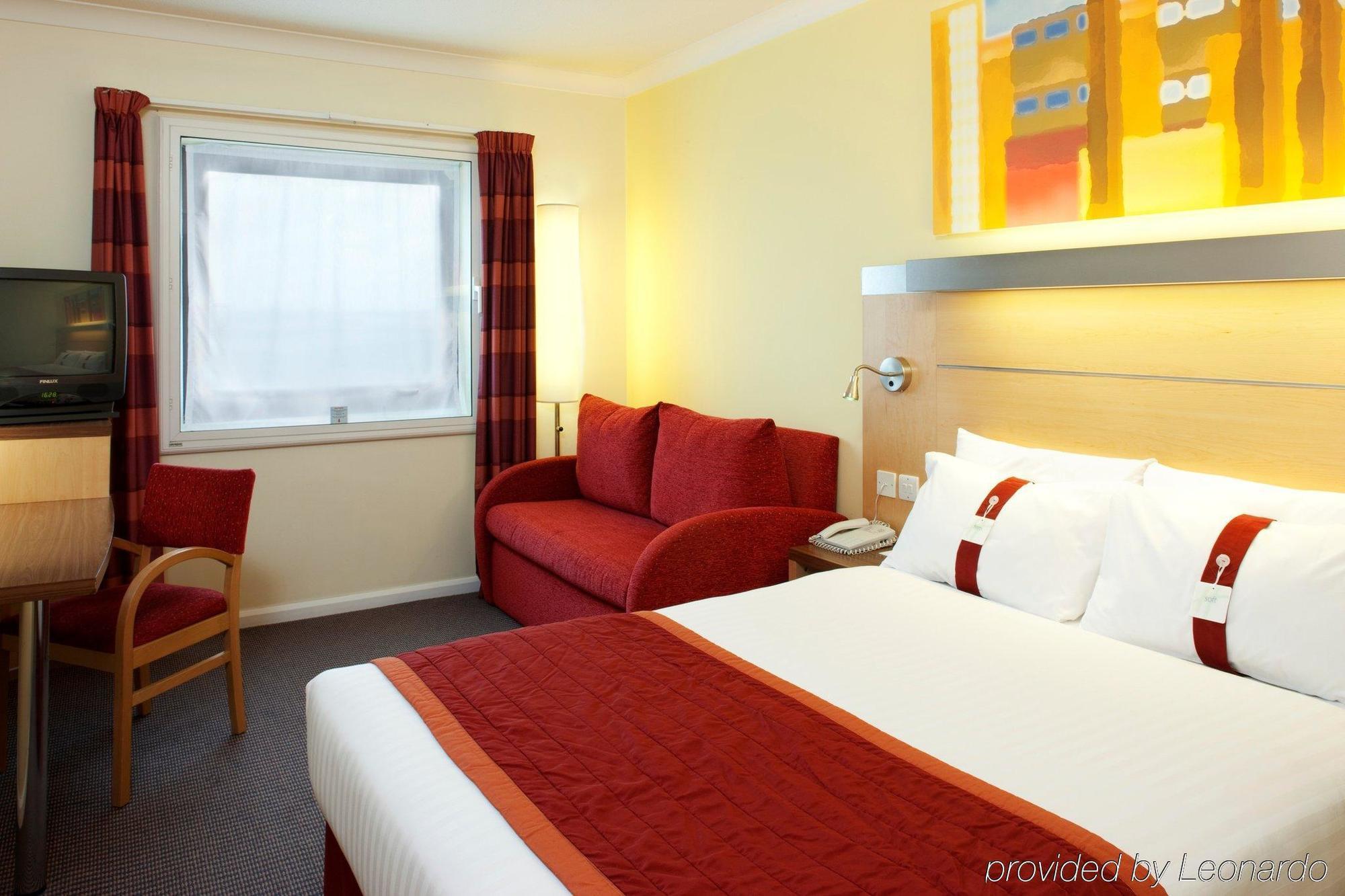 Holiday Inn Express Park Royal, An Ihg Hotel London Room photo
